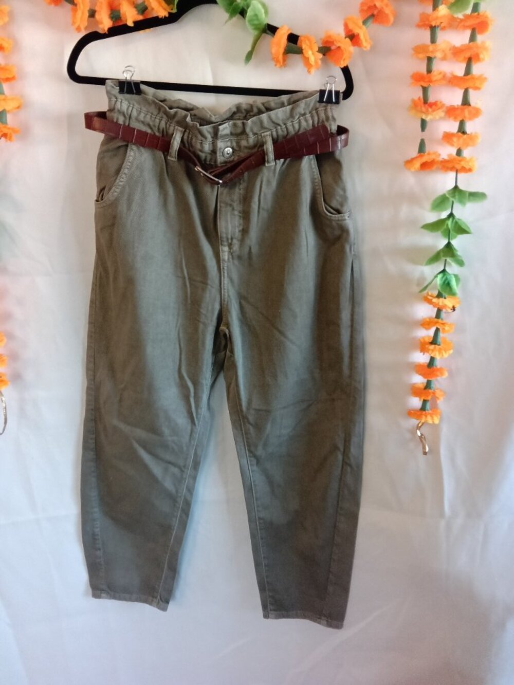 NWOT Zara Belted Paperbag High-Waist Jeans Dusty Olive - Size 8